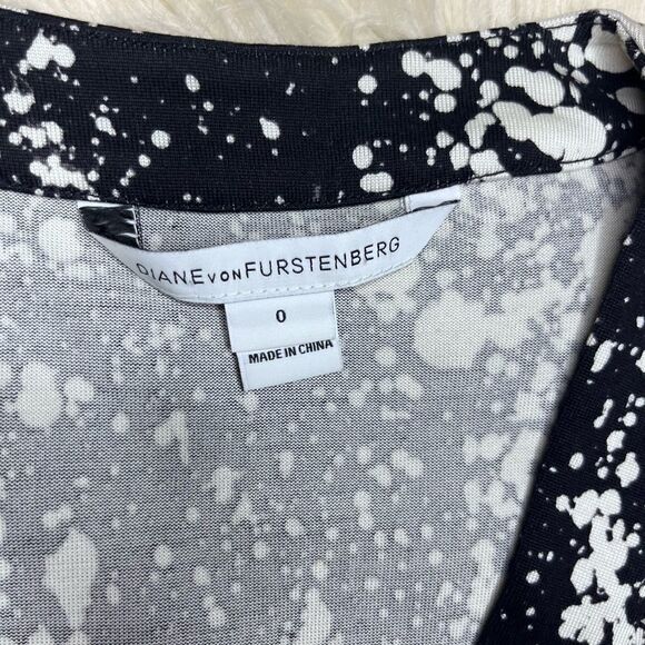 Diane Von Furstenberg Lilyann Print Silk Wrap Dress In Black White sz 0 - Picture 6 of 14